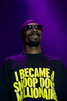 220px-Snoop_Dogg_@_DГёgnvill_2009_03.webp