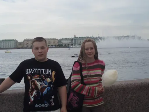 в центре.webp