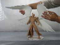 Фигура Ангела Михаила из Героев 6, мастер примеряет ему крылья.